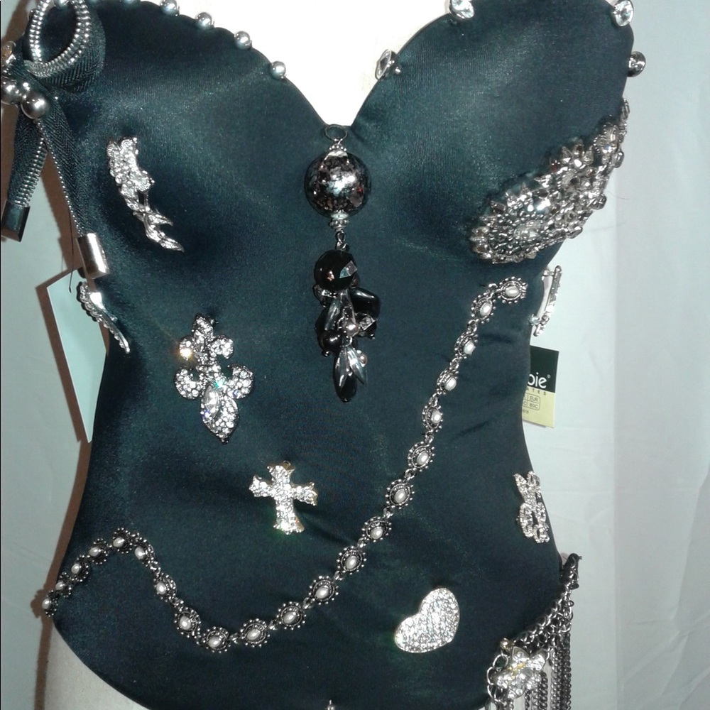 ALL EYES ON ME DIAMOND PRINCESS BOUSTIERE